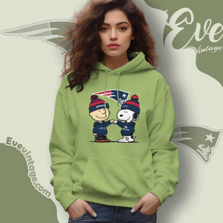 Charlie Brown And Snoopy New England Patriots Shirt Hoodie Charlie Brown And Snoopy New England Patriots Shirt Hoodie