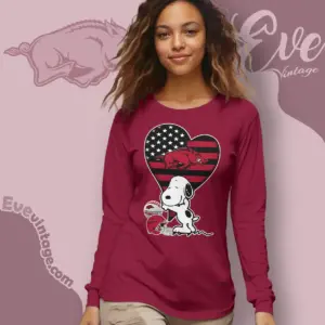 Snoopy Hugs Arkansas Razorbacks Heart Long Sleeve Tee