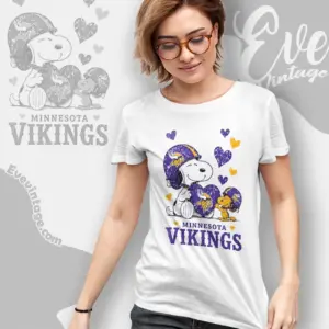 snoopy love minnesota vikings women t shirt